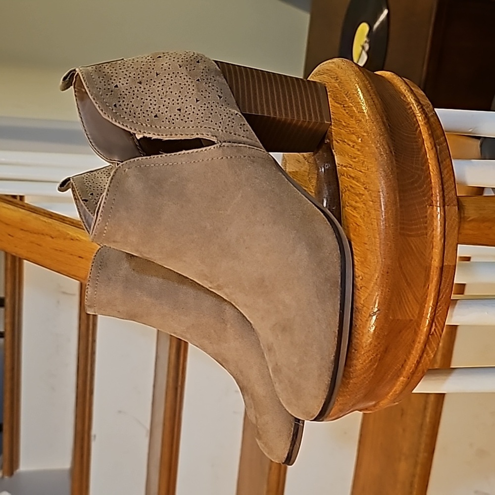 NWOT Parker & Sky Faux Suede Booties - Women's Size 8.5